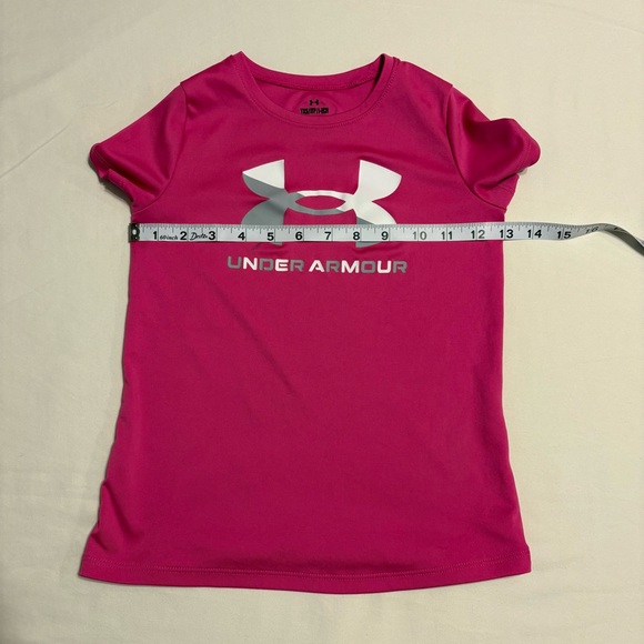 Under Armour clothing set Pink Athletic T-shirt and black and white shorts - Picture 2 of 12